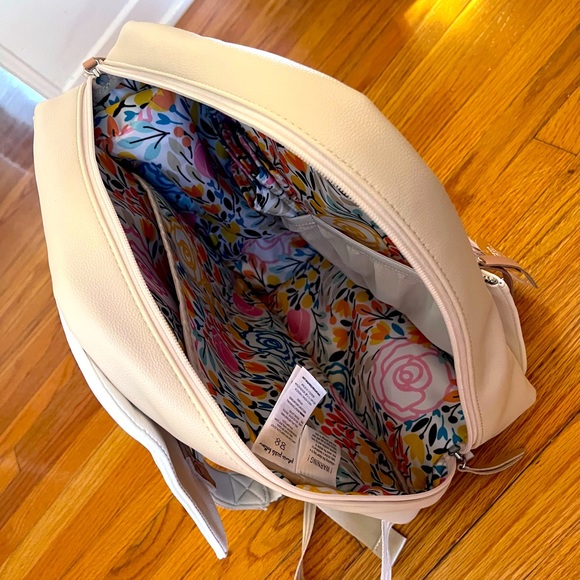 Petunia Pickle Bottom Diaper Bag with FREE Stroller Straps - Picture 2 of 9